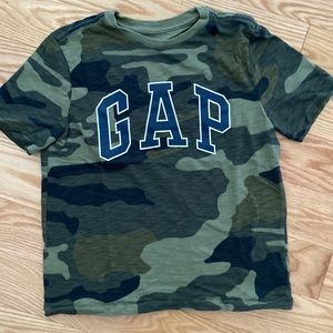 Kids 100% Organic Cotton Camo Gap Logo T-Shirt Size M (8)
